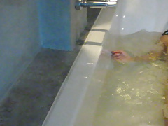 Jaripha Suticost fingers her own Anus in the bath